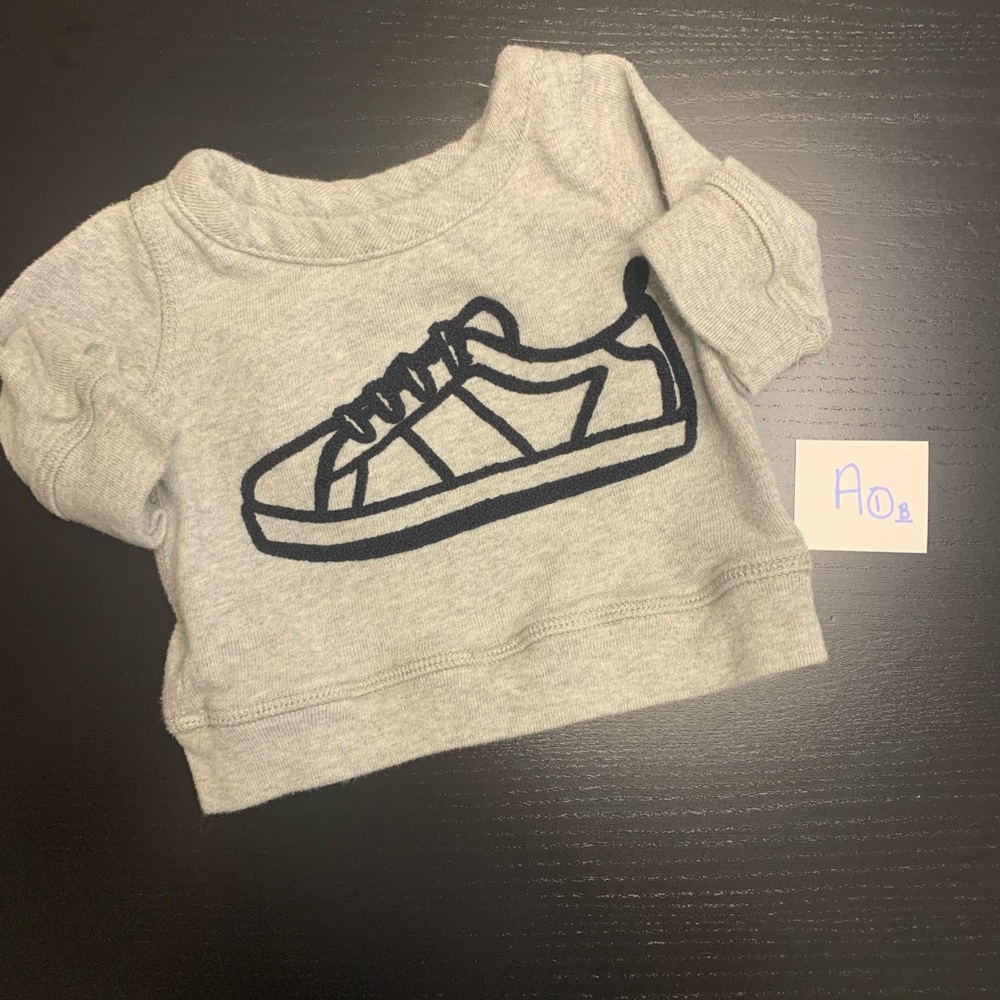 🧸 GAP 0-3m Grey Sweater with a Running Shoe Design